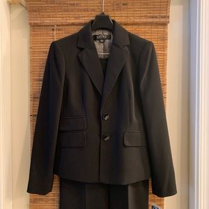 2piece Kasper suit -black